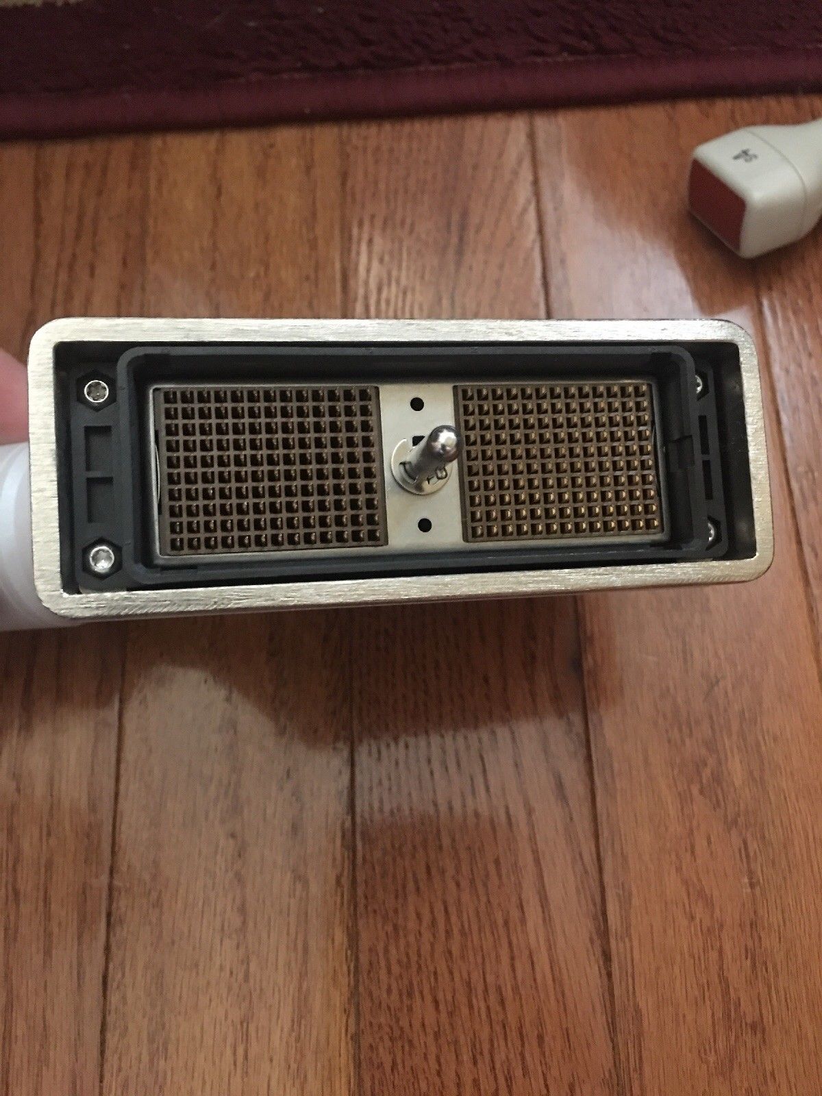 probe connector head on