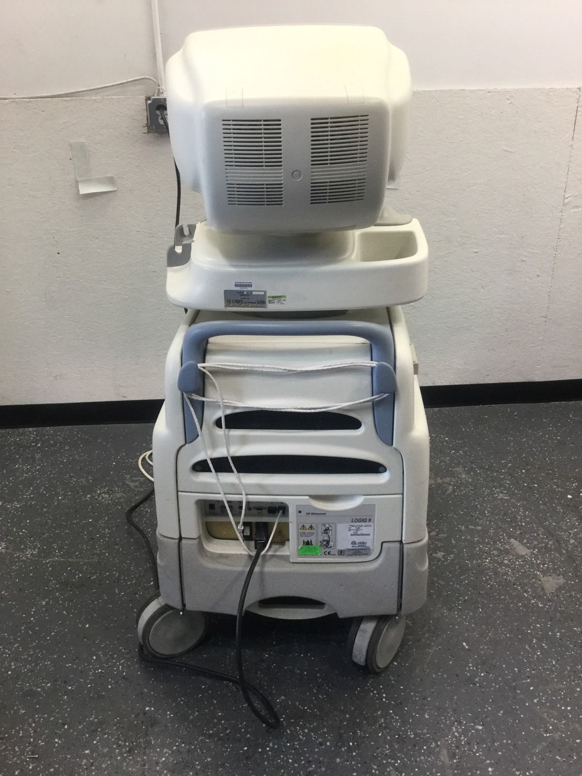 GE Logiq 9 Ultrasound 2003 BT03 + 8L + M12L + 3.5C DIAGNOSTIC ULTRASOUND MACHINES FOR SALE