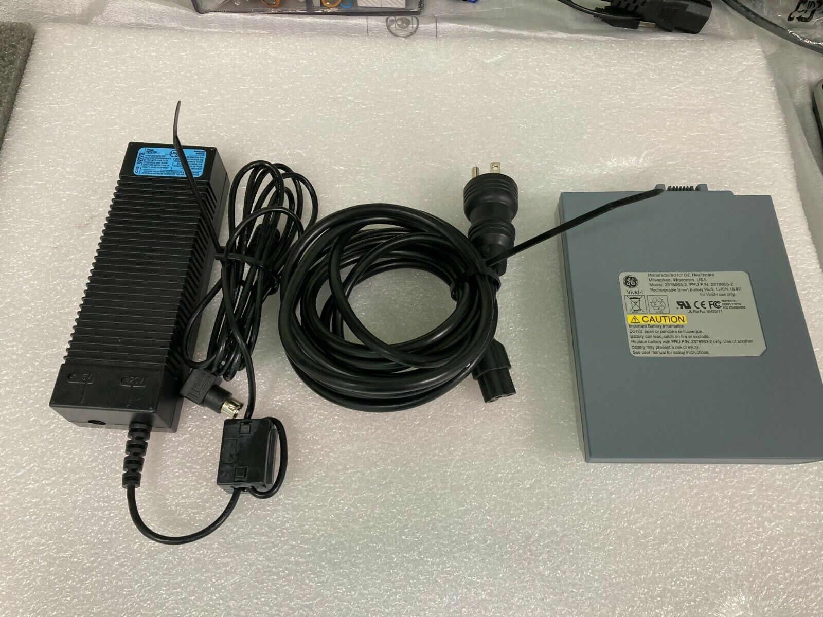 GE VIVID I BTO6 PORTABLE ULTRASOUND MACHINE WITH 3 PROBES and Cart. DIAGNOSTIC ULTRASOUND MACHINES FOR SALE
